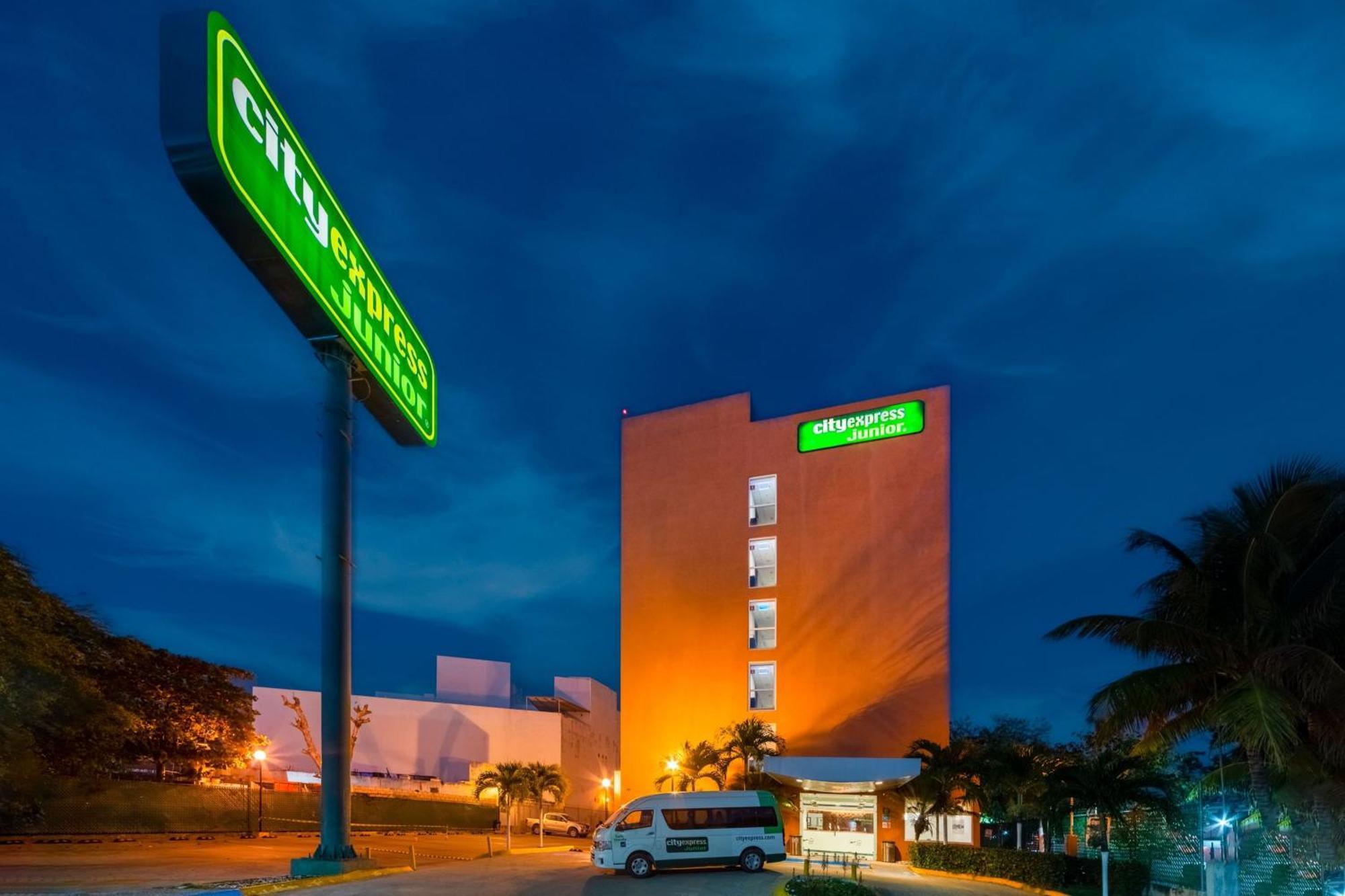 City Express Junior By Marriott Ciudad Del Carmen Exterior photo